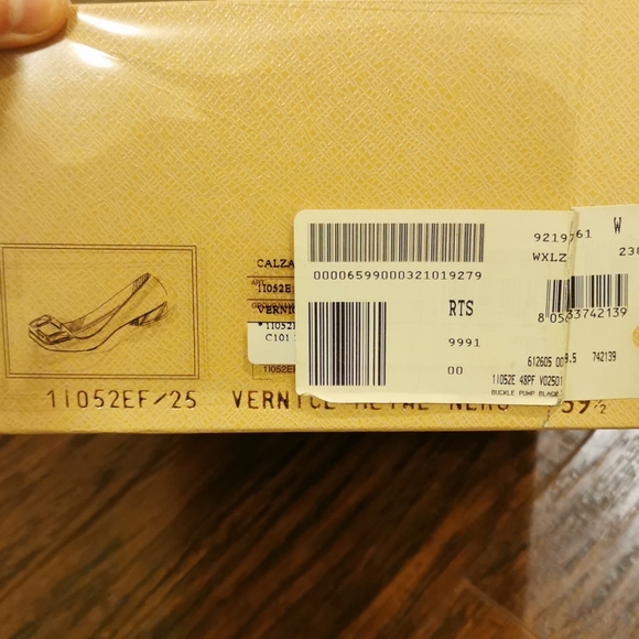 Authentic Prada patent leather buckle flat - Picture 8 of 8